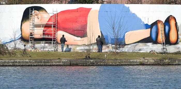Kurdi graffiti erected in Frankfurt to highlight refugees` plight